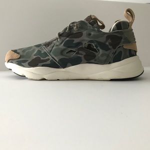 Like new! Reebok Camo Pack Furylite in Green/Brown